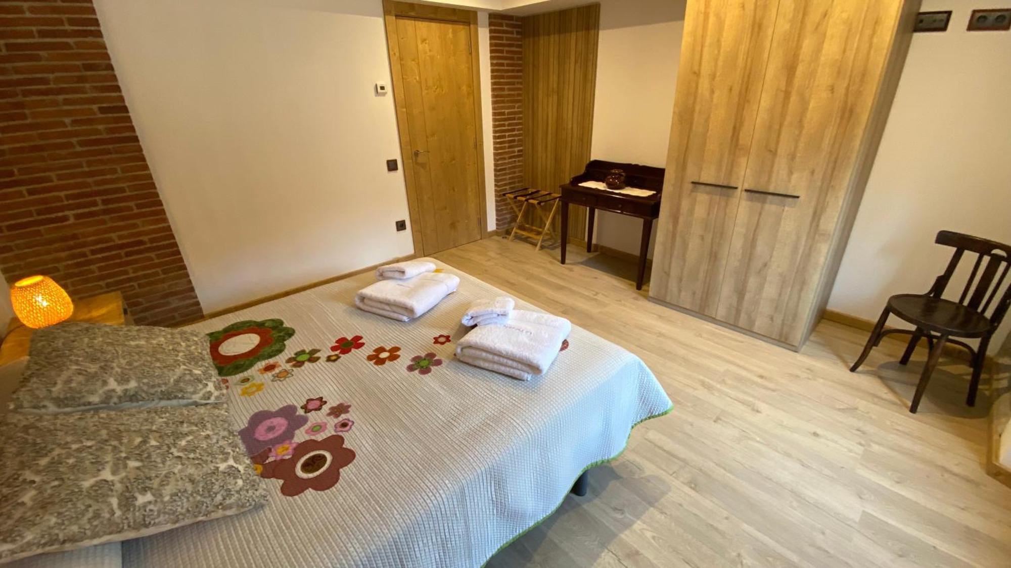 Pis Turistic De 170 M2 A La Placa Porxada De Baga Luaran gambar